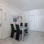 Apartman Sundowners Apartment, 52qm, Double & Two Single Beds, 10 Min From Old Town Of *