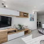 Apartman Sundowners Apartment, 52qm, Double & Two Single Beds, 10 Min From Old Town Of