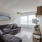 Sundowners Apartment, 52qm, Double & Two Single Beds, 10 Min From Old Town Of * Split