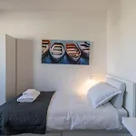 Sundowners Apartment, 52qm, Double & Two Single Beds, 10 Min From Old Town Of * Split