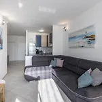 Sundowners Apartment, 52qm, Double & Two Single Beds, 10 Min From Old Town Of Split