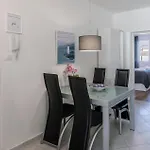 Sundowners Apartment, 52qm, Double & Two Single Beds, 10 Min From Old Town Of Apartman