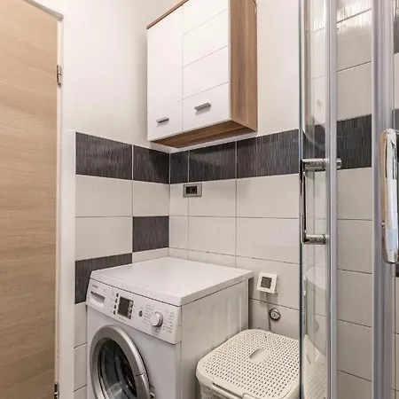 Sundowners Apartment, 52qm, Double & Two Single Beds, 10 Min From Old Town Of Apartmán Split