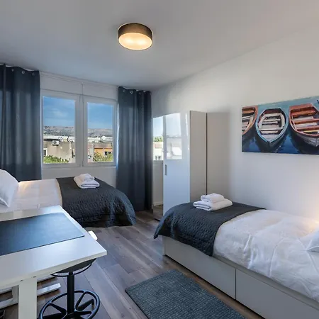 Sundowners Apartment, 52qm, Double & Single Bed, 10 Min From Old Town Of