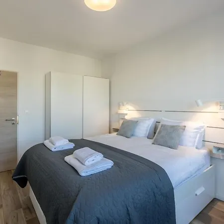 Sundowners Apartment, 52qm, Double & Two Single Beds, 10 Min From Old Town Of Διαμέρισμα